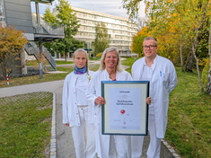 Chefärztin Dr. Ute Dammer (Mitte) mit Gefäßassistentin Susanne Feyrer und dem leitenden Oberarzt Dr. Markus Bayrhof 