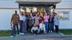 Der neue Jahrgang des Ausbildungskurses zum Pflegefachhelfer (m/w/d) an der Berufsfachschule für Krankenpflegehilfe Buchloe.