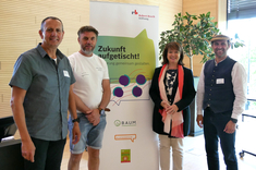 Auftaktveranstaltung des Projekts Mahlzeit: Landrätin Zinnecker mit den Impulsgebern Thomas Huth (Lausfehl Catering), Michael Filser (Biohof Filser) und Hans-Jörg Birner (Bürgermeister der Gemeinde Kirchanschöring)
